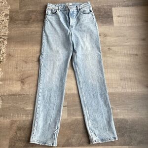 Women’s Abercrombie the 90’s straight ultra high rise. Size 29/8 long.